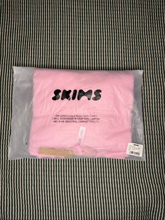 SKIMS Tops - SKIMS Cotton Fleece Classic Crew Sweatshirt Halite Pink Small